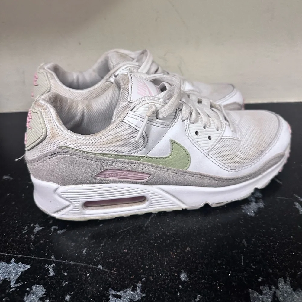 Nike Air Max Women’s Size 7.5